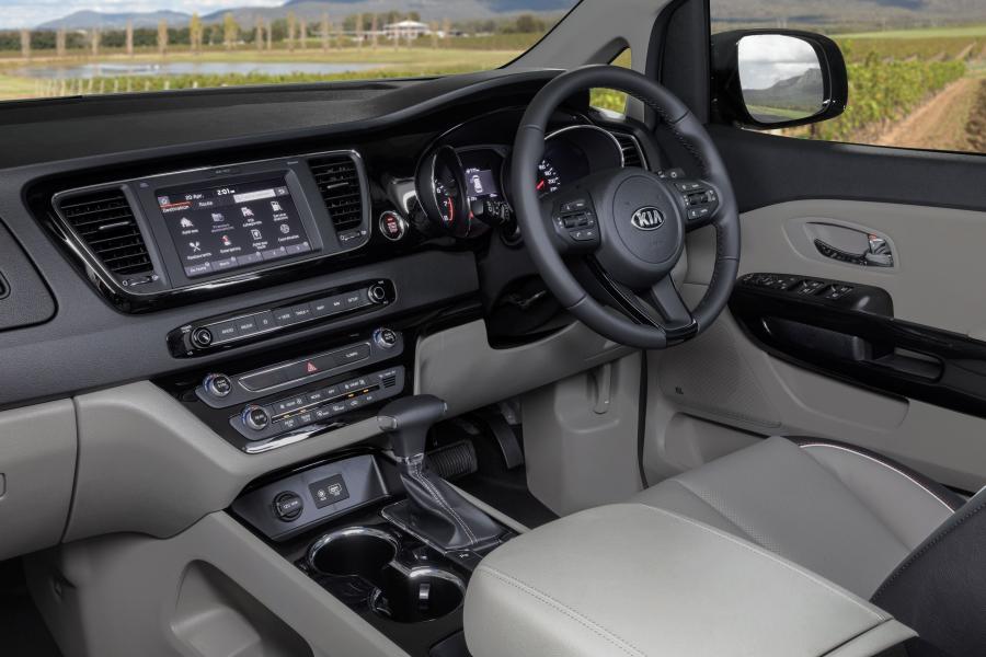 Интерьер Kia Carnival SLi 2018 года  (AU) (фото 5 из 7)